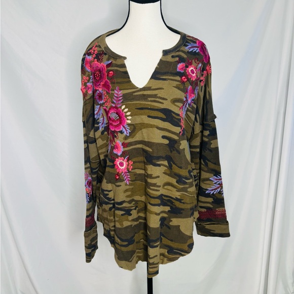 Johnny Was Marcella Floral Camo Top - Picture 2 of 9